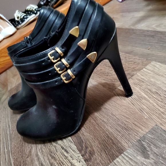 Black Fioni Ankle Heels Size 7.5 - Picture 2 of 3